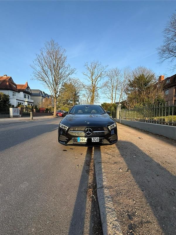 Schwarz Gebraucht 2019 Mercedes A250 AMG Limousine | 24.999 € (Fairer Preis) - Bild 1/4
