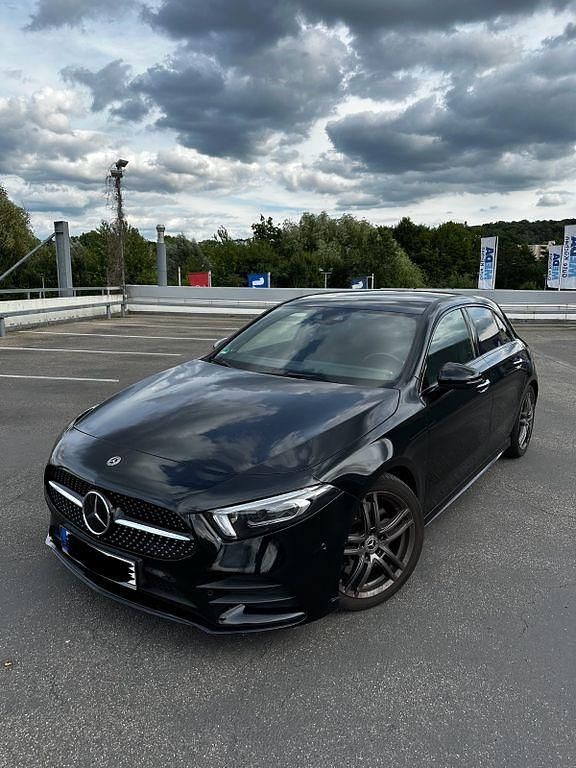 Schwarz Gebraucht 2019 Mercedes A250 AMG Limousine | 26.400 € (Guter Preis) - Bild 1/4