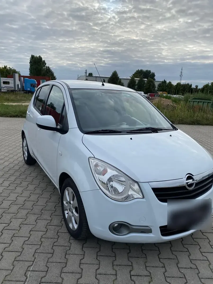 Gebraucht Opel Agila 65 PS (47 kW) 2009 Weiß Kleinwagen