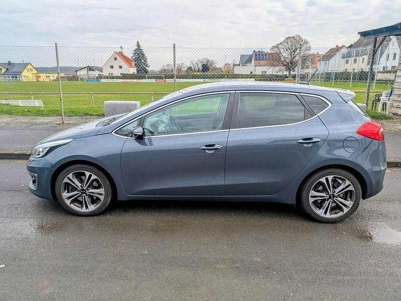 Gebraucht Kia Ceed Spirit 136 PS (100 kW) 2016 Blau Kleinwagen