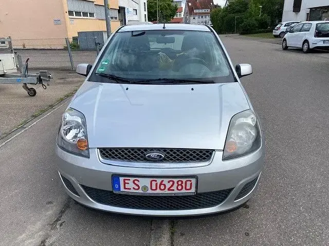 Gebraucht Ford Fiesta Style 80 PS (58 kW) 2008 Silber Kleinwagen