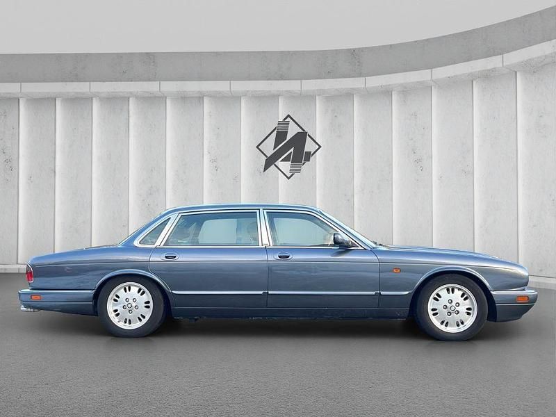 Gebraucht Jaguar X300 241 PS (177 kW) 1996 Blau Limousine