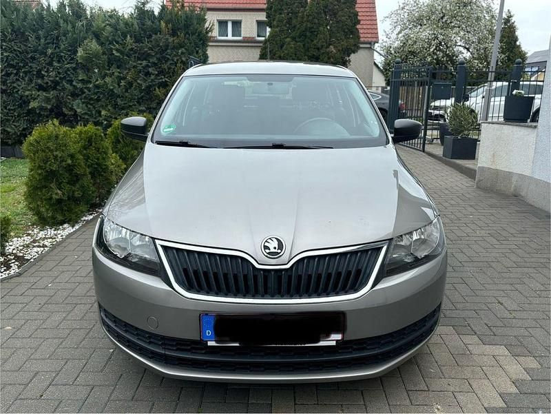Usata Skoda Rapid Active 75 CV (55 kW) 2015 Oro Utilitaria