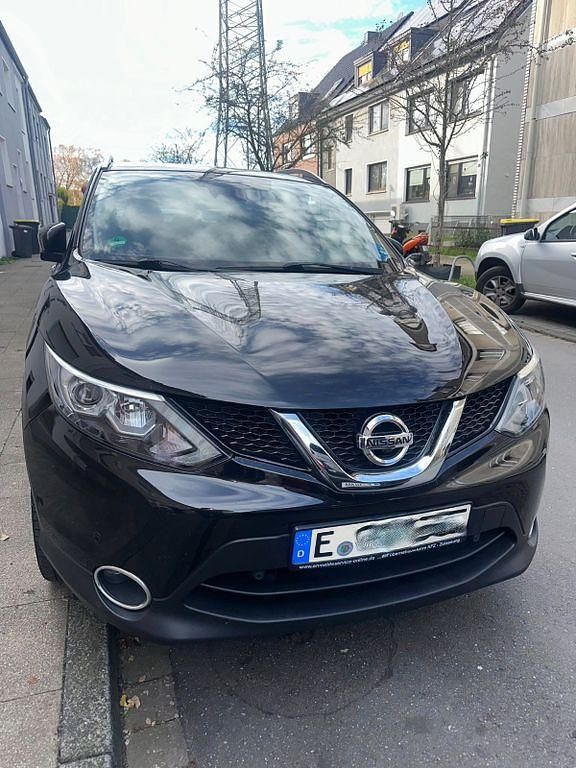 Schwarz Gebraucht 2016 Nissan Qashqai Tekna SUV | 10.199 € (Superpreis) - Bild 1/4