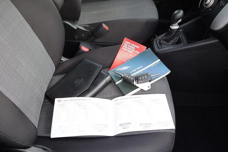 Gebraucht Kia Venga Vision 90 PS (66 kW) 2011 Grau Kleinwagen