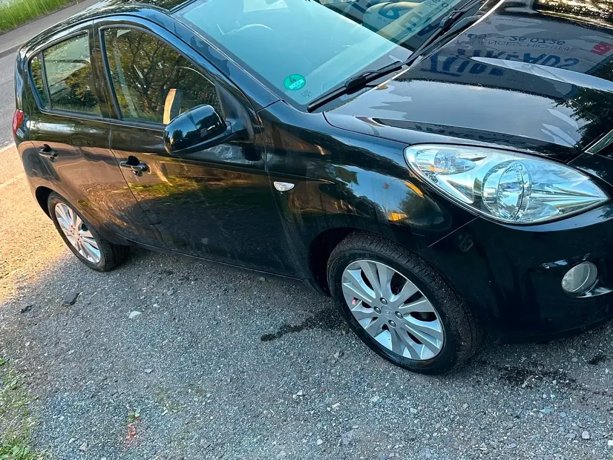 Gebraucht Hyundai i20 101 PS (74 kW) 2009 Schwarz Kleinwagen