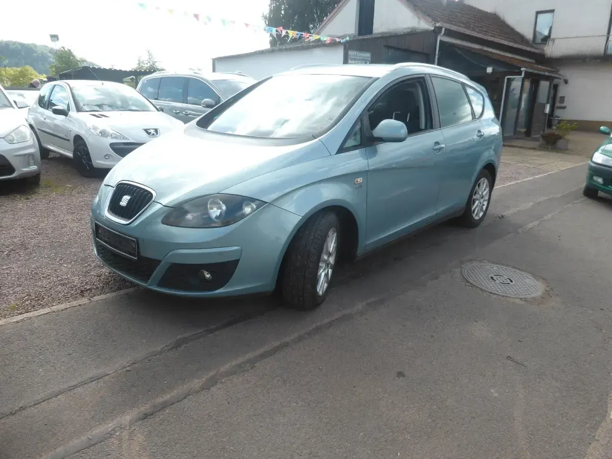 Używany Seat Altea 150 KM (110 kW) 2009 Niebieski Sedan/Limuzyna