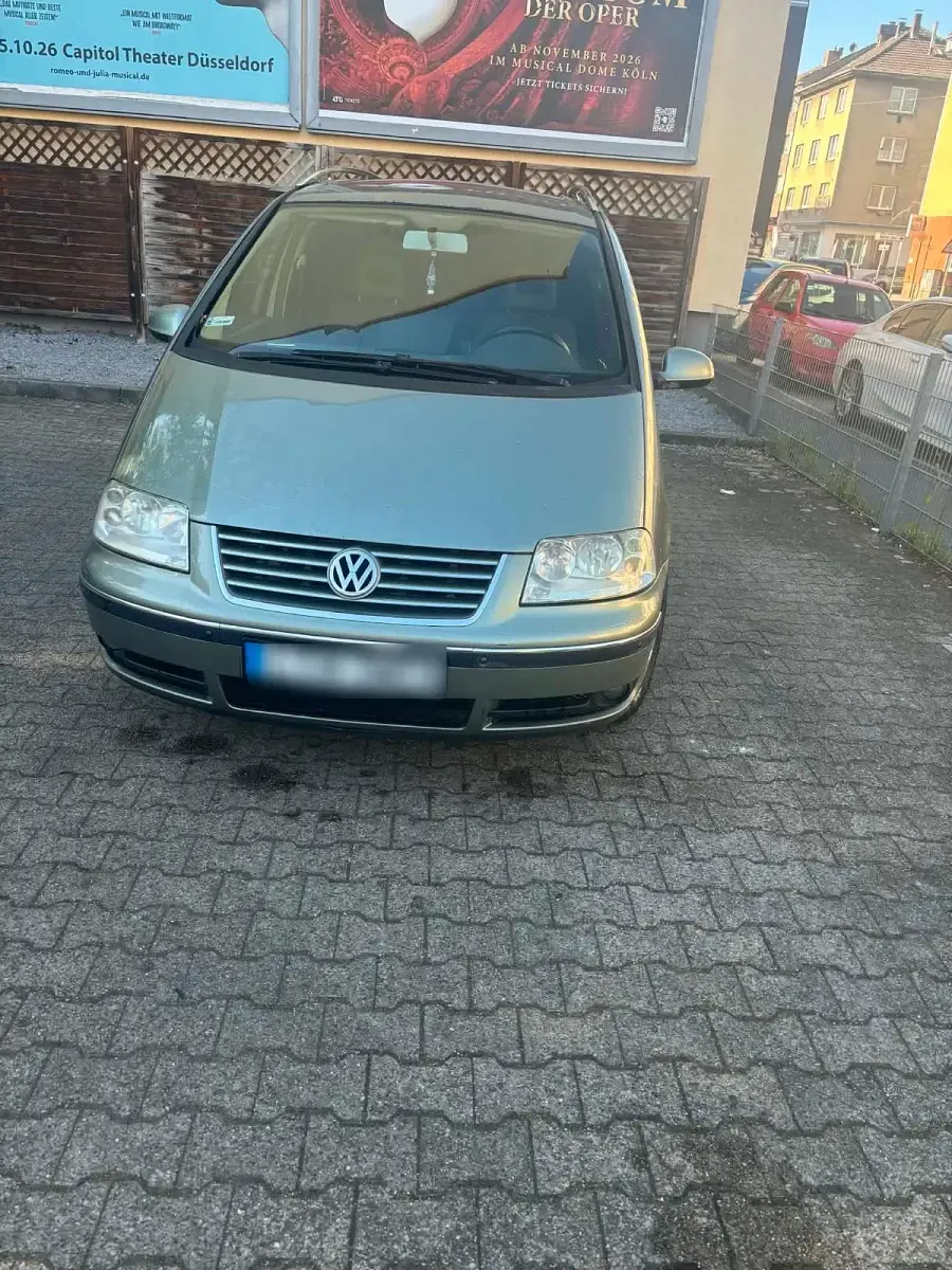 Second-hand VW Sharan 131 CP (96 kW) 2005 Albastru Monovolum