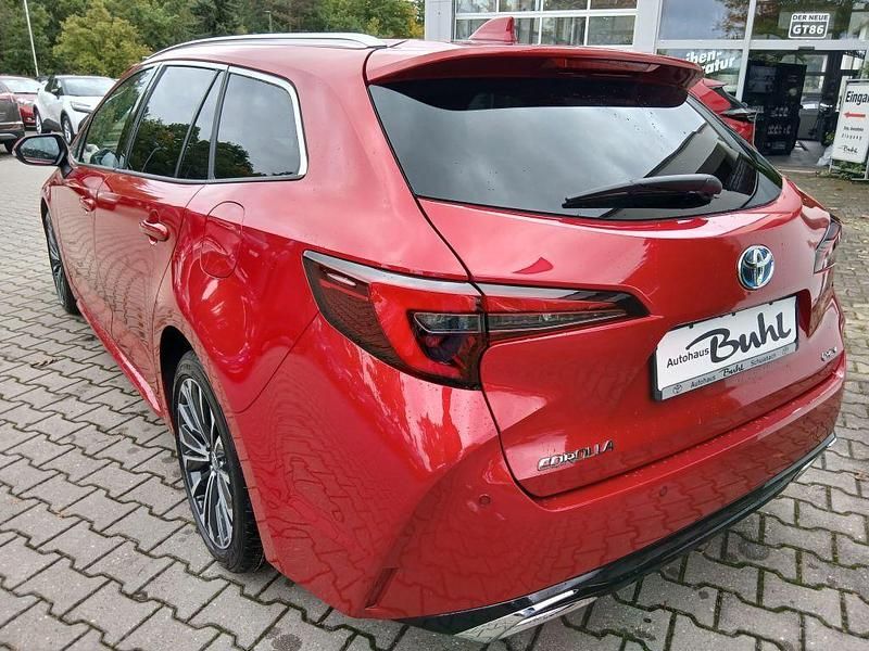 Neu Toyota Corolla 196 PS (144 kW) 2025 Karminarot metallic Kombi