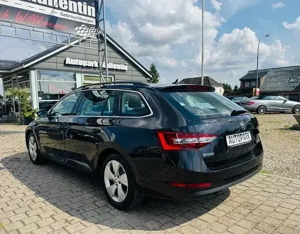 Gebraucht Skoda Superb Ambition 150 PS (110 kW) 2016 Schwarz Kombi