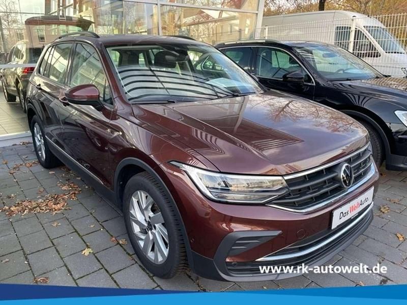 Braun Gebraucht 2020 VW Tiguan Life SUV | 29.498 € (Teuer) - Bild 1/3