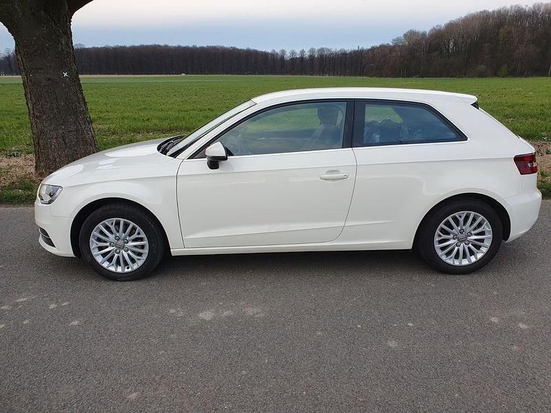 Gebraucht Audi A3 Ambiente 105 PS (77 kW) 2013 Weiß Limousine