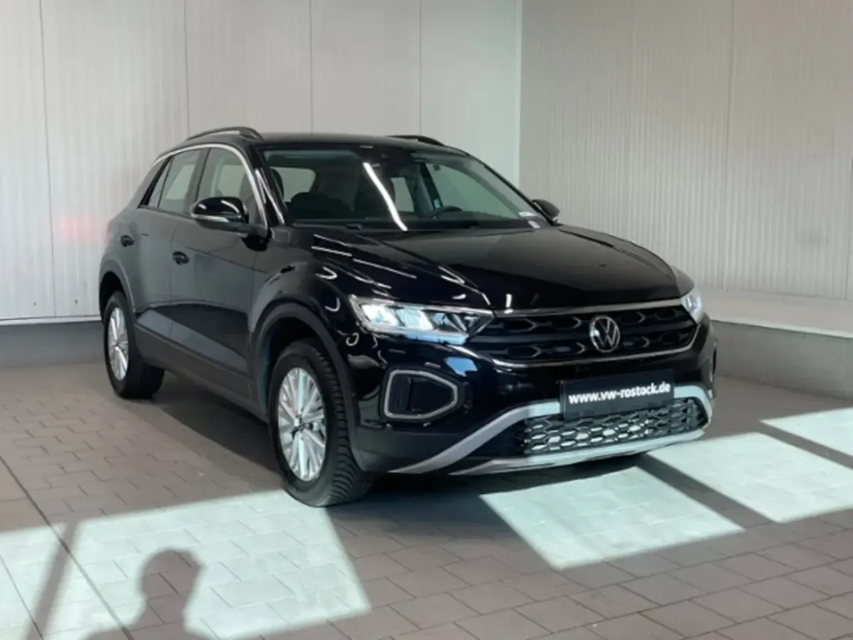 Gebraucht VW T-Roc Life 150 PS (110 kW) 2024 Deep black perleffekt (metallic) SUV