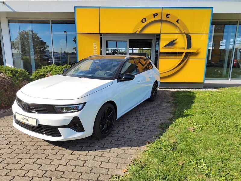 Weiß Gebraucht 2024 Opel Astra Kombi | 32.990 € (Teuer) - Bild 1/4