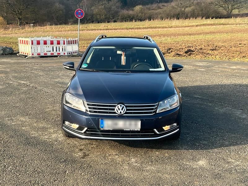 Gebraucht VW Passat Highline 160 PS (117 kW) 2012 Blau Kombi