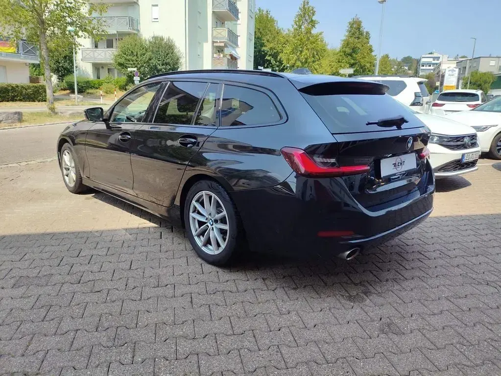 Gebraucht BMW 318 Shadowline 156 PS (114 kW) 2024 Saphirschwarz metallic Kombi