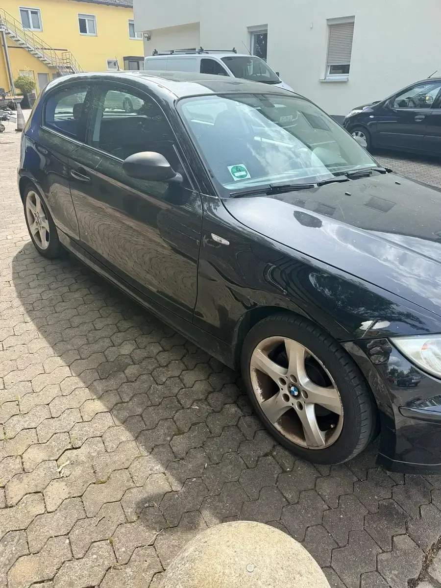 Gebraucht BMW 118 143 PS (105 kW) 2007 Schwarz Kleinwagen