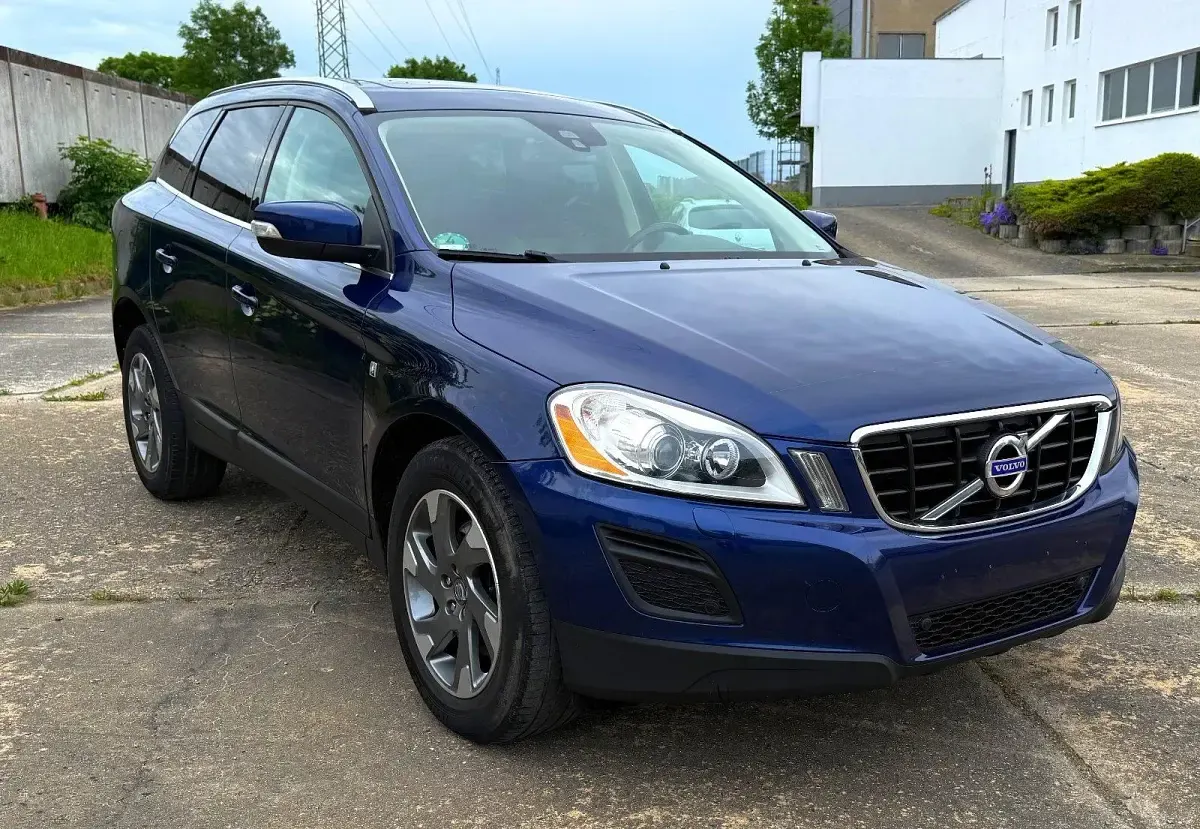 Gebraucht Volvo XC60 Ocean Race 163 PS (119 kW) 2013 Blau SUV