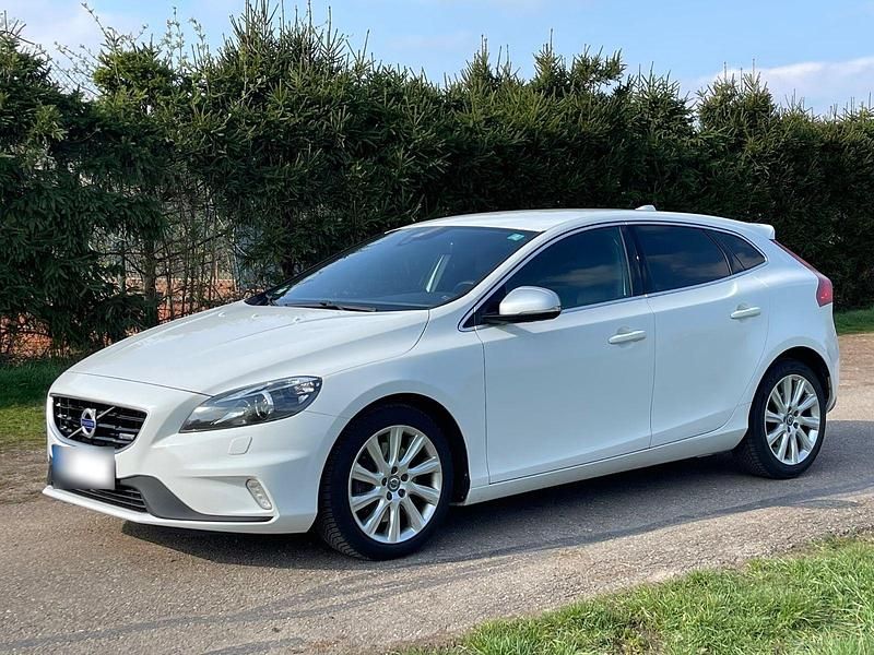Gebraucht Volvo V40 R-Design 190 PS (139 kW) 2015 Weiß Limousine