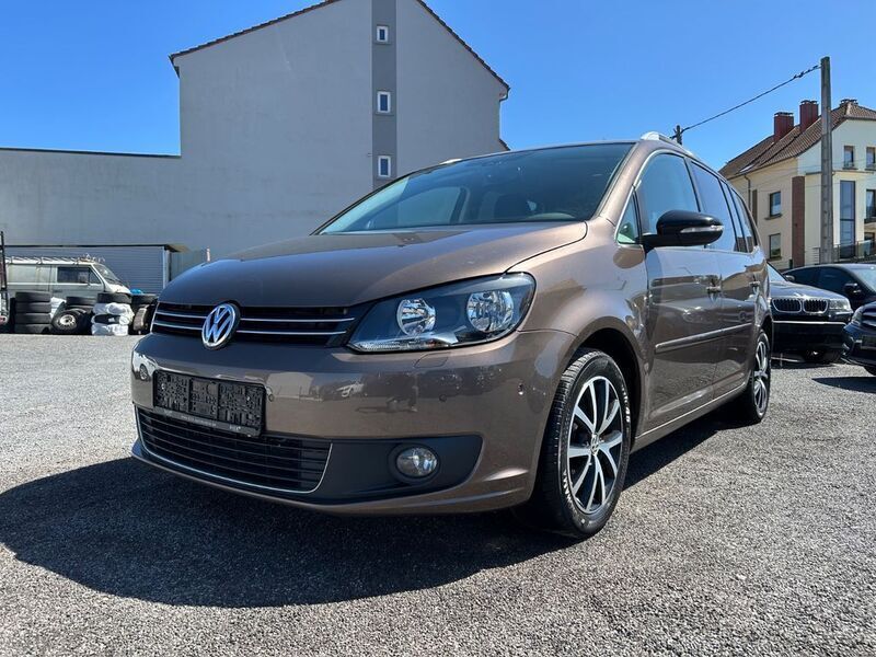 Braun Gebraucht 2012 VW Touran Style Van / Kleinbus | 8.990 € (Fairer Preis) - Bild 1/4