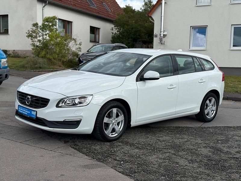 Weiß Gebraucht 2017 Volvo V60 Business Edition Kombi | 11.490 € (Fairer Preis) - Bild 1/4