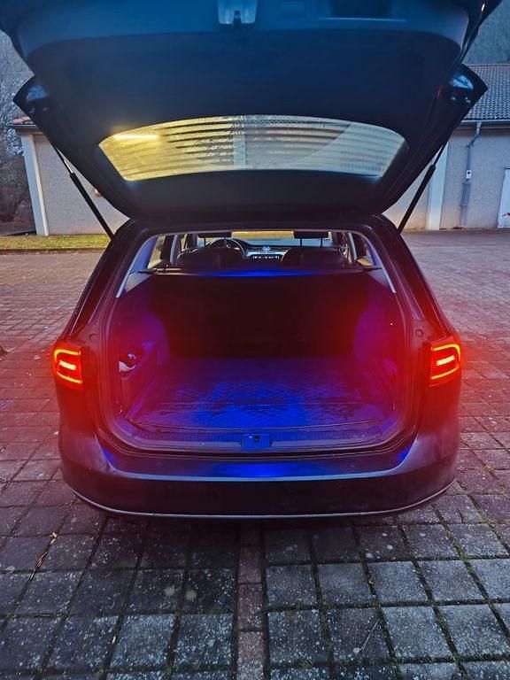 Gebraucht VW Passat Highline 190 PS (139 kW) 2015 Blau Kombi