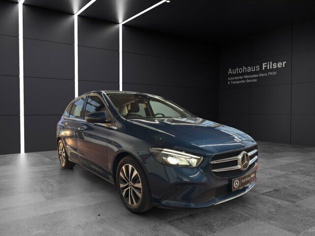 Denimblau Gebraucht 2021 Mercedes B220 Style Van / Kleinbus | 30.888 € (Fairer Preis) - Bild 1/4