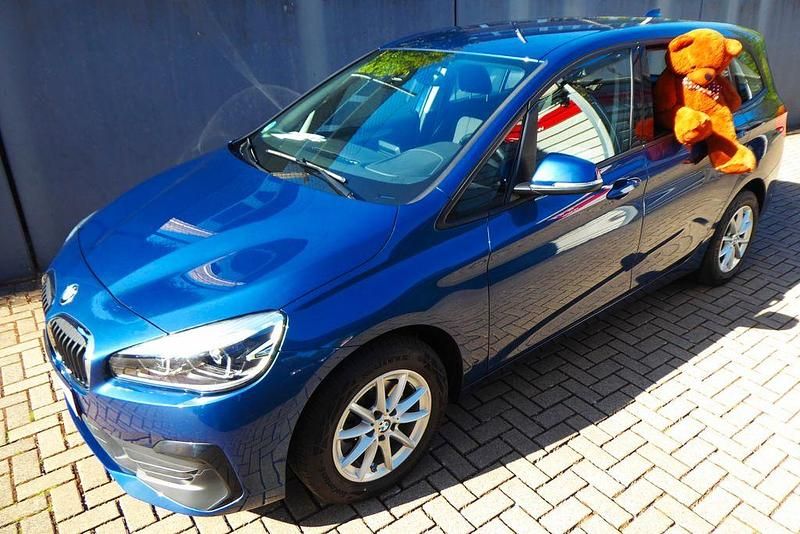 Phytonicblau metallic Gebraucht 2022 BMW 216 Gran Tourer Advantage Van / Kleinbus | 19.912 € (Fairer Preis) - Bild 1/4