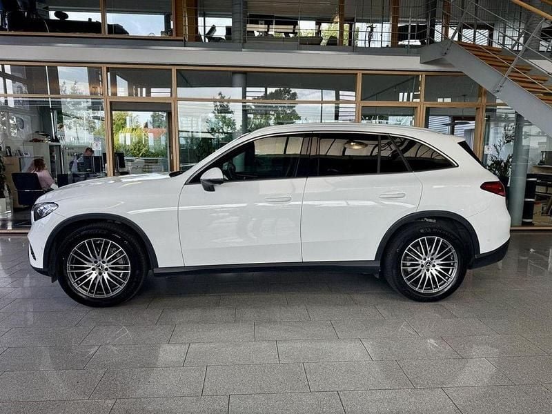 Gebraucht Mercedes GLC220 Avantgarde 197 PS (144 kW) 2023 Polarweiss SUV