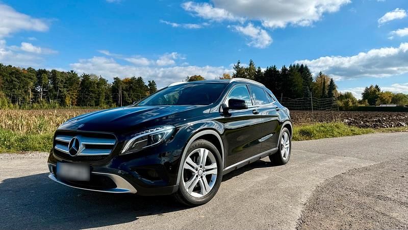 Gebraucht Mercedes GLA250 211 PS (155 kW) 2016 Schwarz SUV