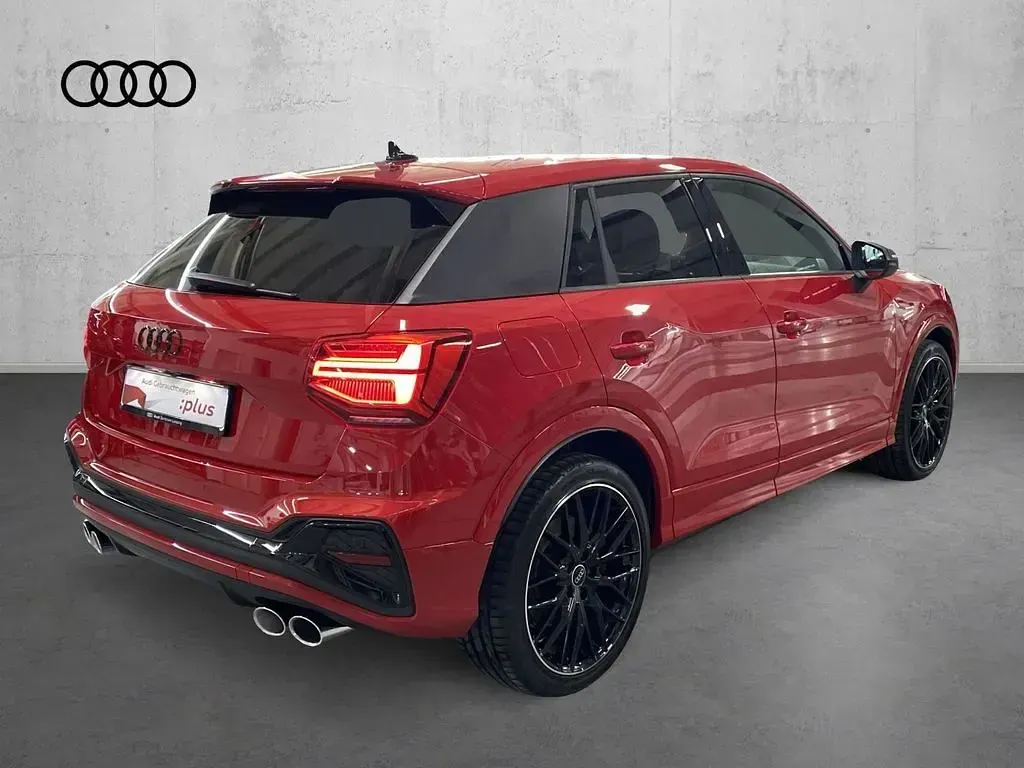 Gebraucht Audi SQ2 Ambiente 300 PS (220 kW) 2022 Tangorot metallic SUV