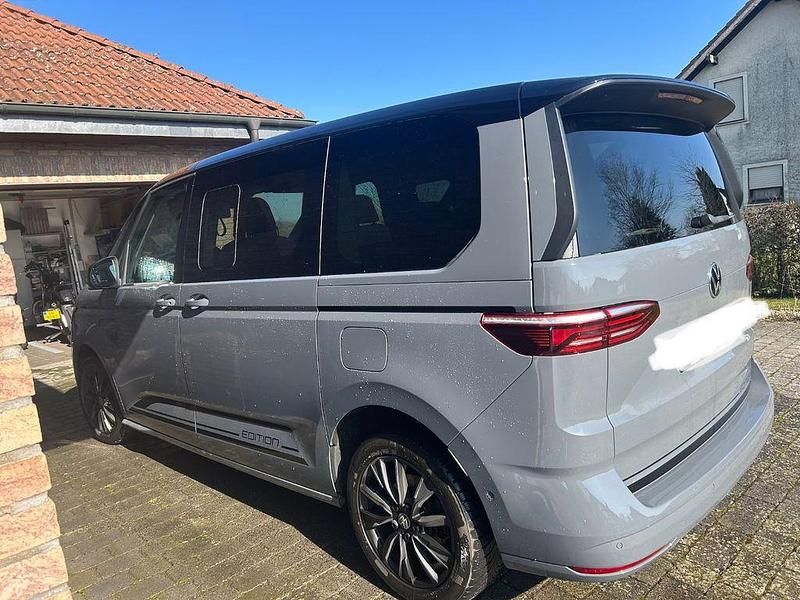 Gebraucht VW Multivan Edition 150 PS (110 kW) 2024 Grau Van