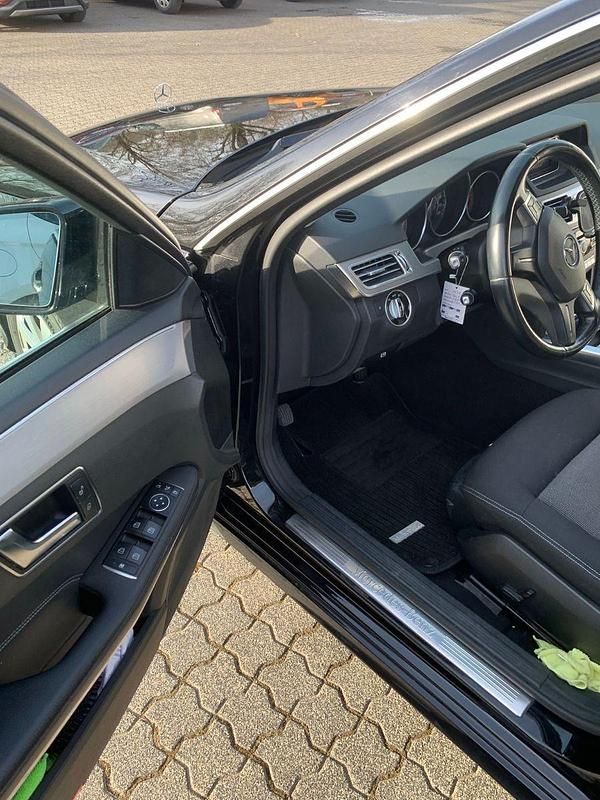 Gebraucht Mercedes E250 Elegance 204 PS (150 kW) 2013 Schwarz Kombi