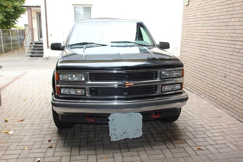 Schwarz Gebraucht 1996 Chevrolet Tahoe LT SUV | 10.700 € - Bild 1/4
