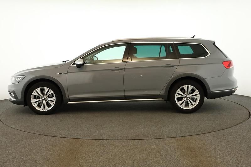 Gebraucht VW Passat Alltrack 200 PS (147 kW) 2022 Mondsteingrau Kombi