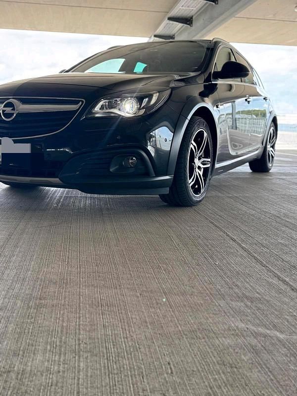 Schwarz Gebraucht 2016 Opel Insignia Country Tourer Kombi | 9.800 € (Fairer Preis) - Bild 1/4