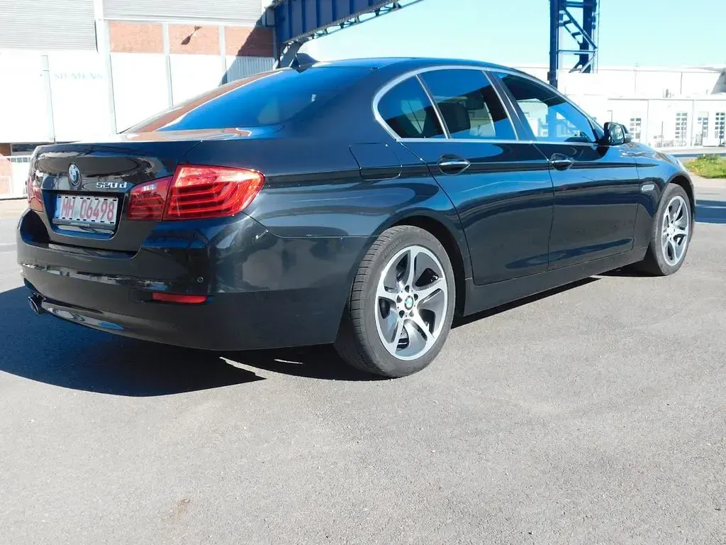 Gebraucht BMW 520 Sport Line 190 PS (139 kW) 2016 Schwarz Limousine