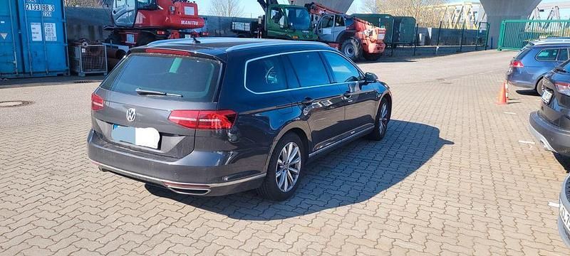 Grau Gebraucht 2018 VW Passat Highline Kombi | 13.000 € (Superpreis) - Bild 1/4