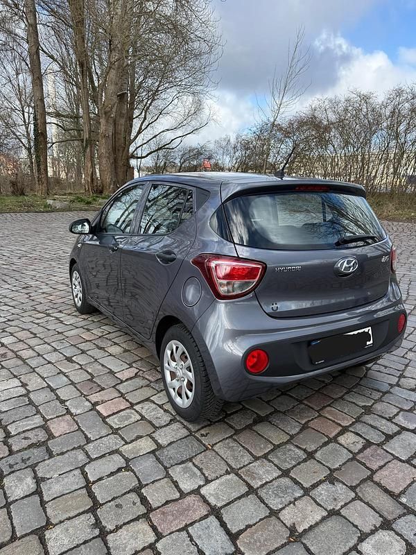 Gebraucht Hyundai i10 67 PS (49 kW) 2017 Grau Kleinwagen