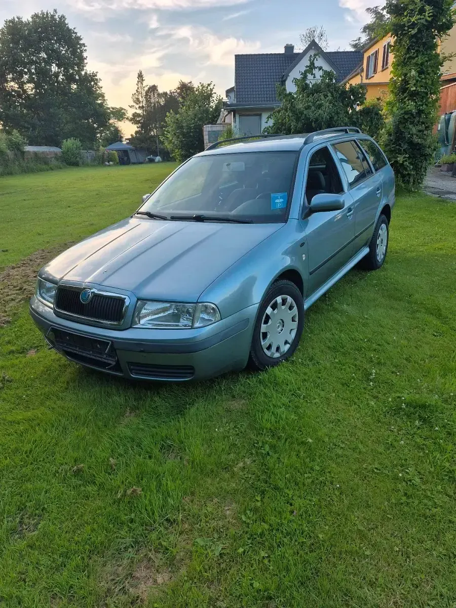 Gebraucht Skoda Octavia 101 PS (74 kW) 2002 Blau Kombi