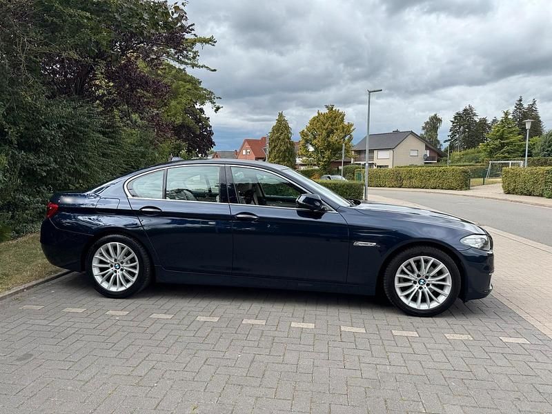 Gebraucht BMW 520 184 PS (135 kW) 2014 Blau Limousine