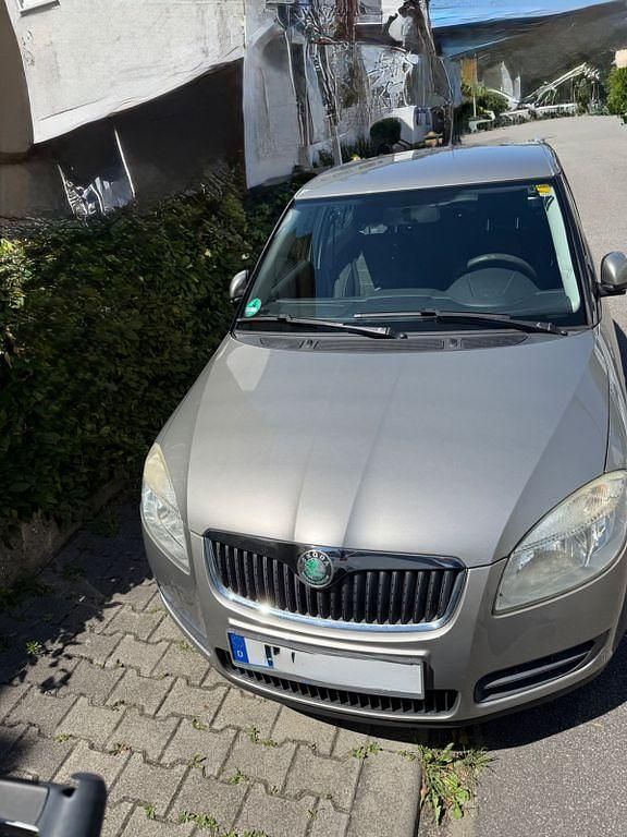 Grau Gebraucht 2009 Skoda Fabia Limousine | 1.500 € (Superpreis) - Bild 1/4