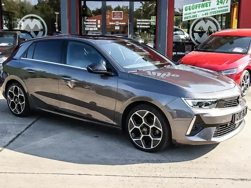 Gebraucht Opel Astra Ultimate 131 PS (96 kW) 2023 Mondstein/vulkangrau (metallic) Kleinwagen