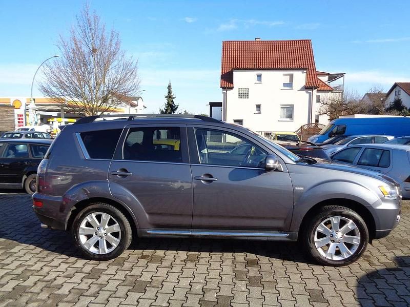 Gebraucht Mitsubishi Outlander Intense 156 PS (114 kW) 2011 Grau SUV