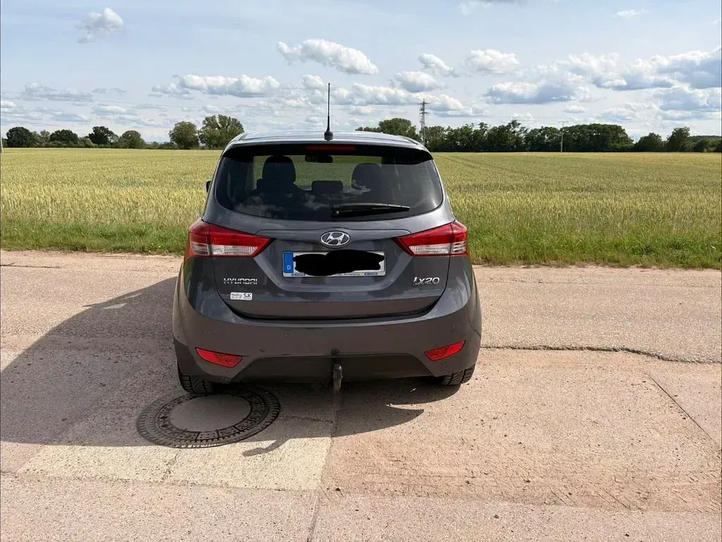 Gebraucht Hyundai ix20 Style 90 PS (66 kW) 2016 Grau Kleinwagen