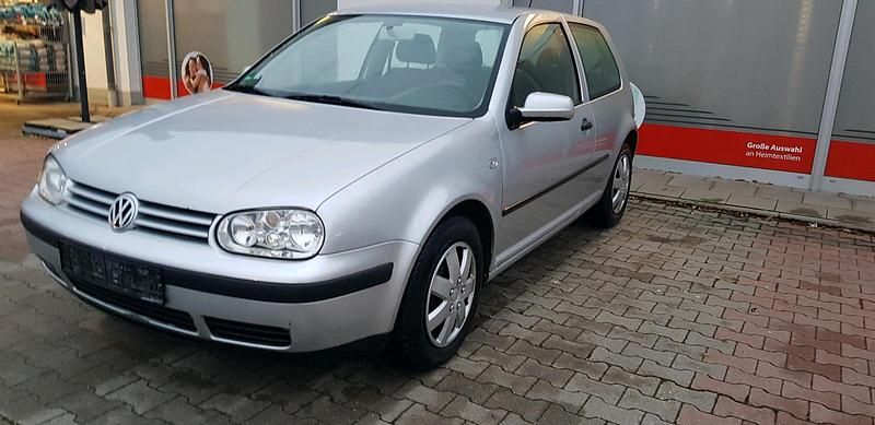 Silber Gebraucht 2002 VW Golf Limousine | 1.650 € (Fairer Preis) - Bild 1/4