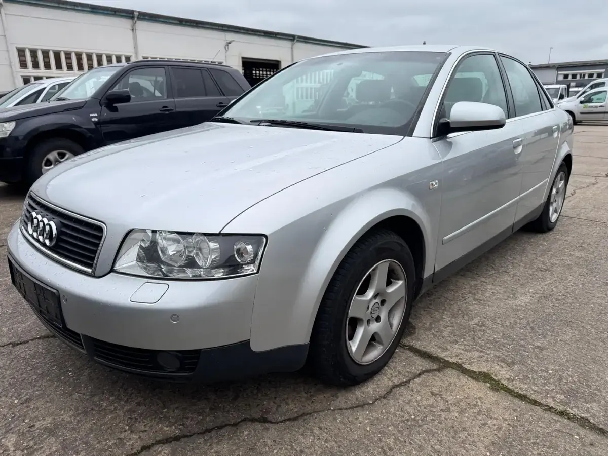 Gebraucht Audi A4 130 PS (95 kW) 2001 Silber Limousine
