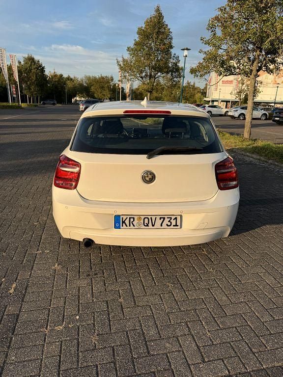 Gebraucht BMW 114 102 PS (75 kW) 2013 Weiß Kleinwagen