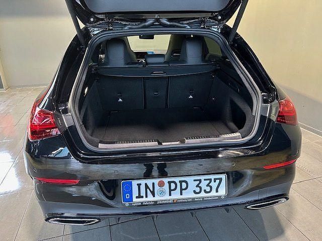 Gebraucht 2025 Mercedes CLA180 Shooting Brake AMG line Kombi | 39.900 € - Bild 1/4