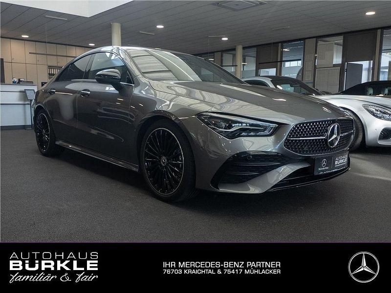 Grau Gebraucht 2024 Mercedes CLA200 AMG Limousine | 37.960 € (Etwas zu teuer) - Bild 1/4